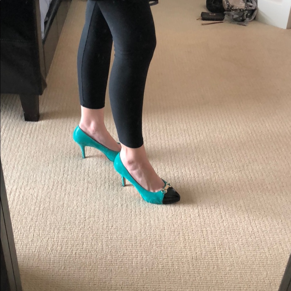 White House Black Market leather pumps